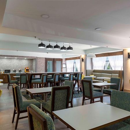 Hampton Inn East Windsor Exteriör bild