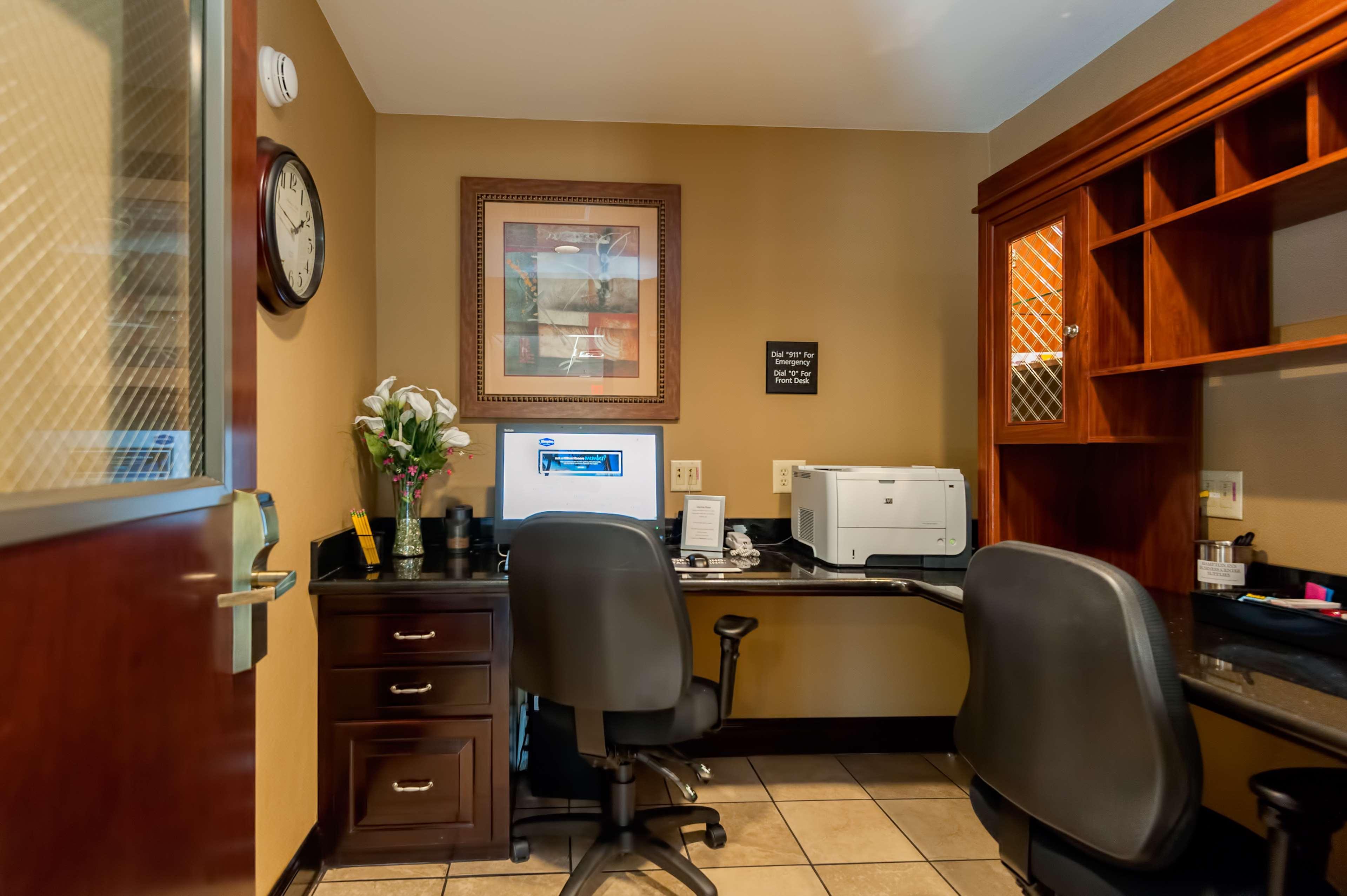 Hampton Inn East Windsor Exteriör bild