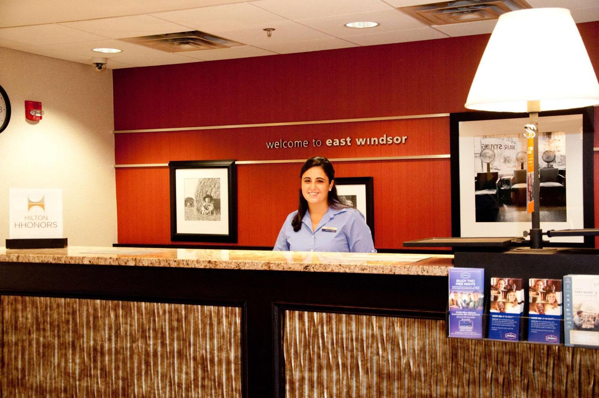 Hampton Inn East Windsor Exteriör bild