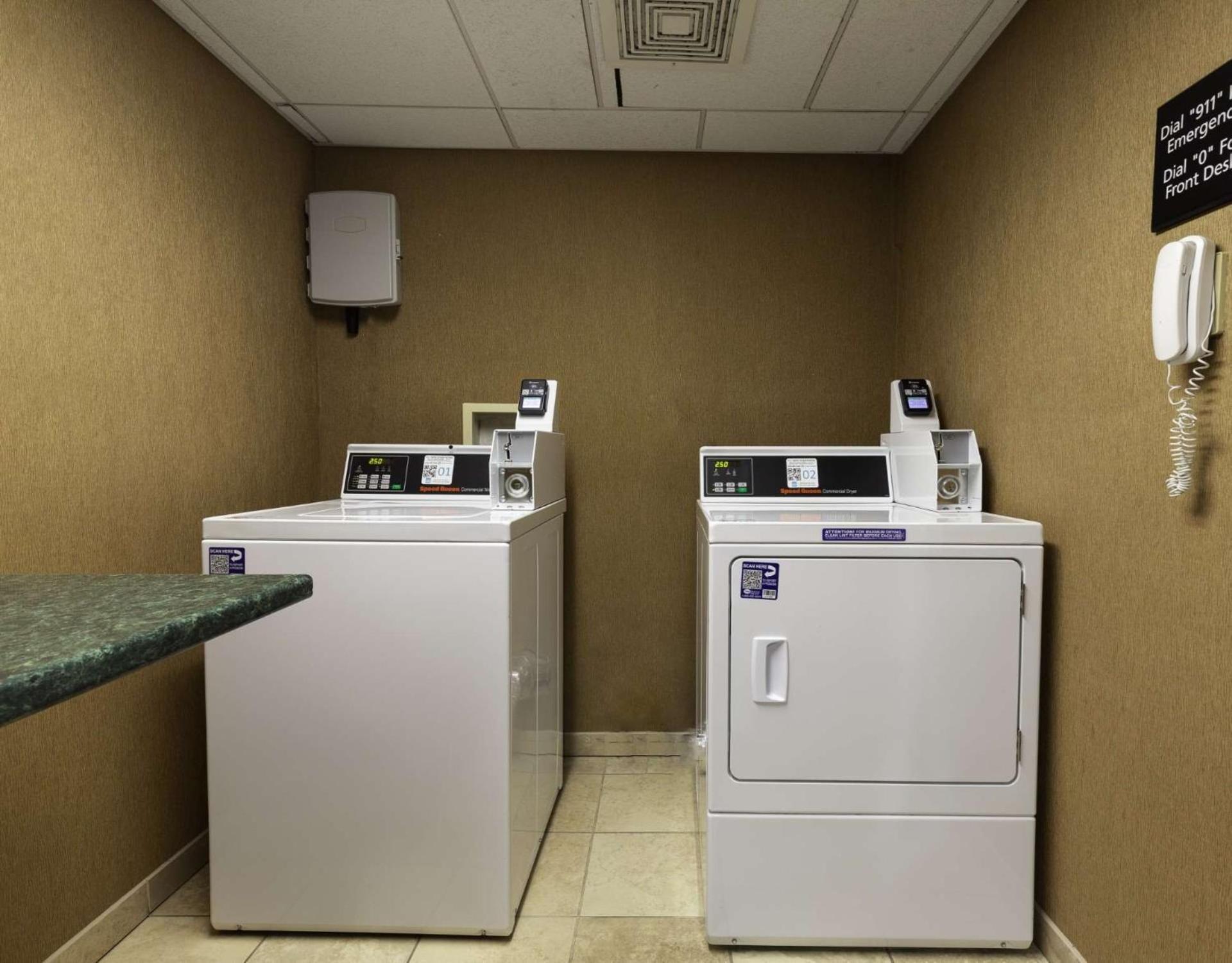 Hampton Inn East Windsor Exteriör bild