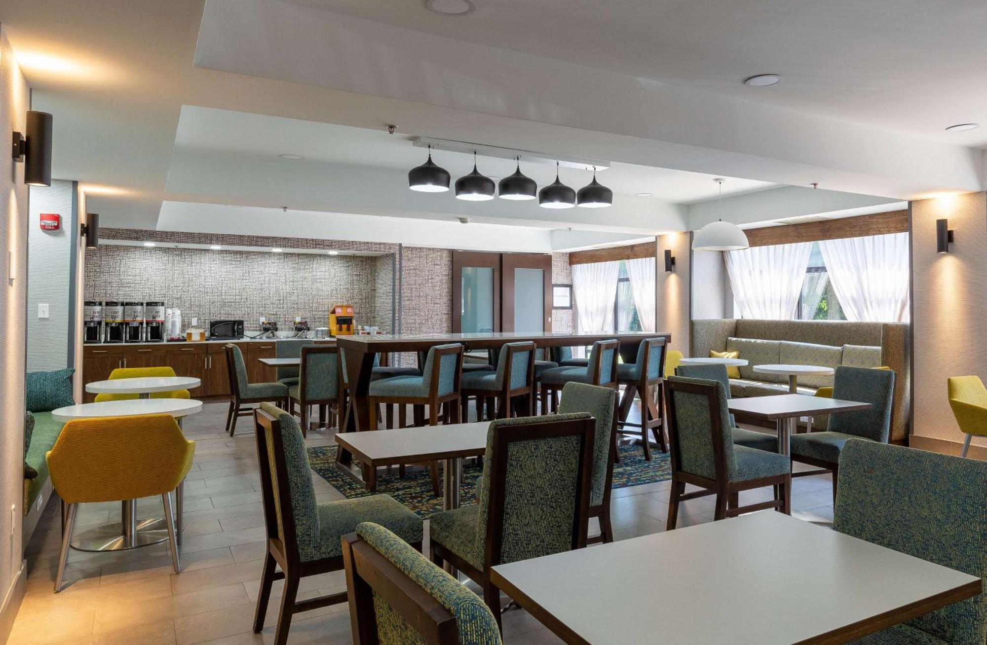 Hampton Inn East Windsor Exteriör bild