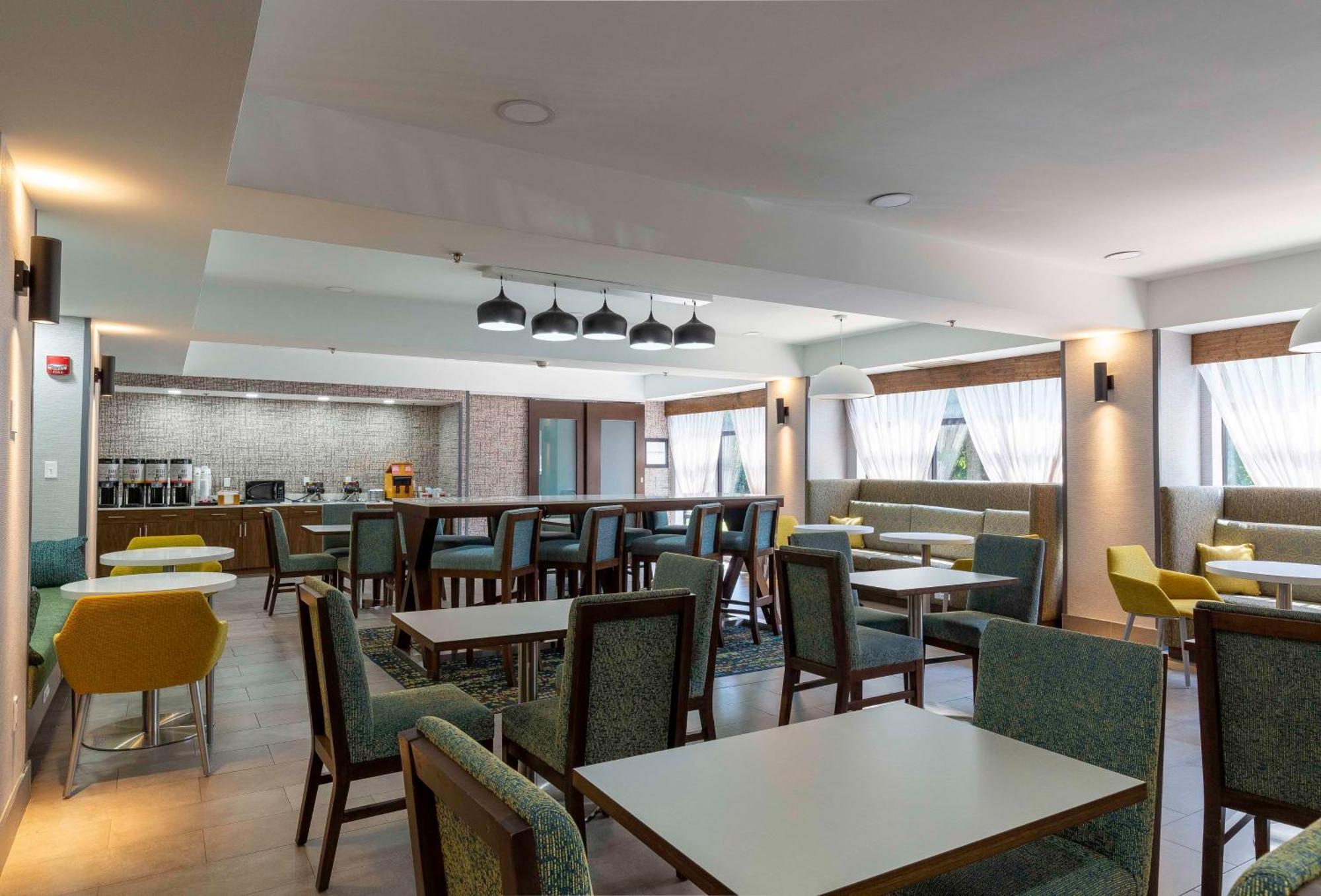 Hampton Inn East Windsor Exteriör bild